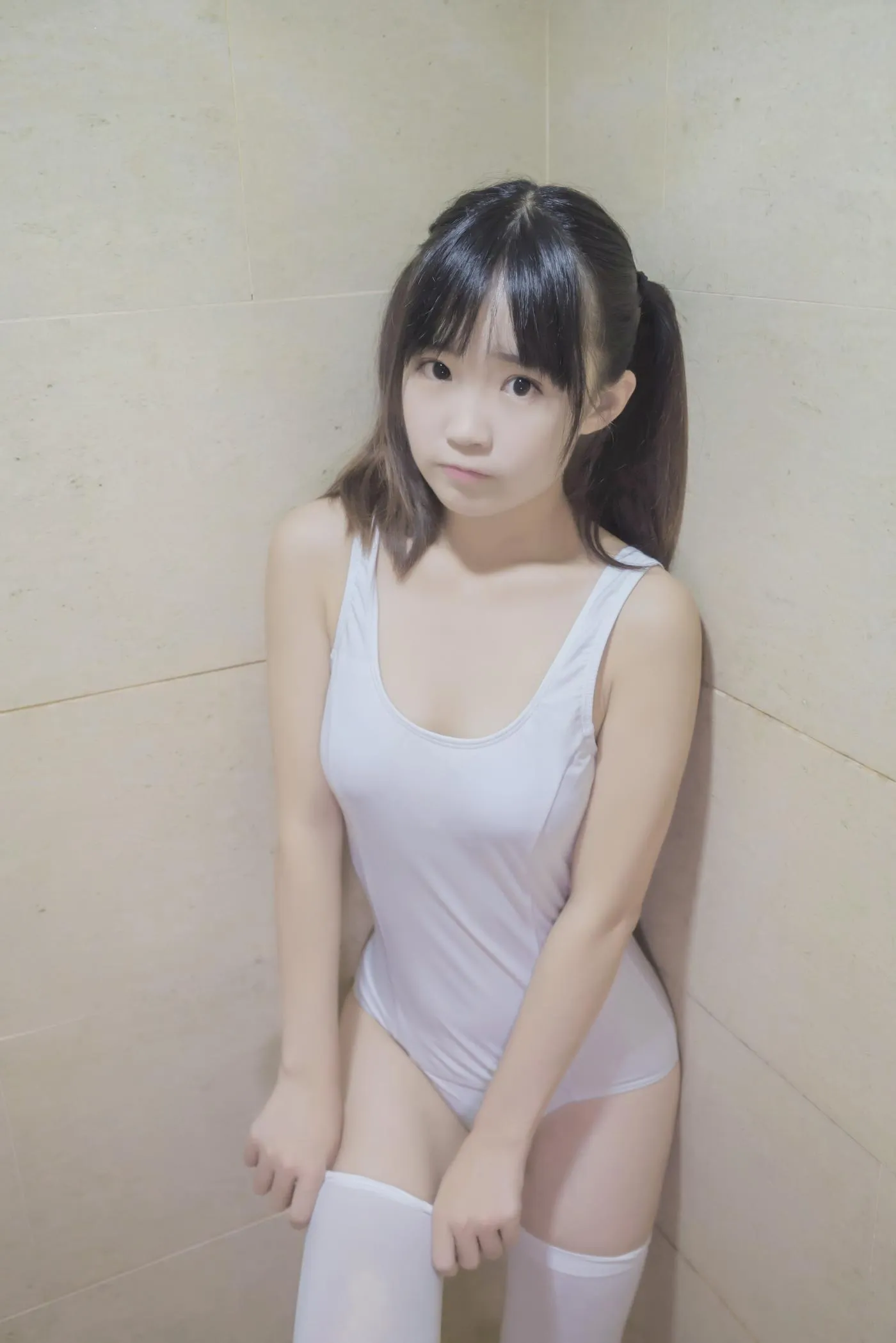 御子Yumiko – NO.04 白色死库水 [18P]插图